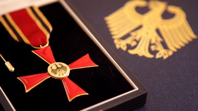 Bundesverdienstkreuz am Bande
